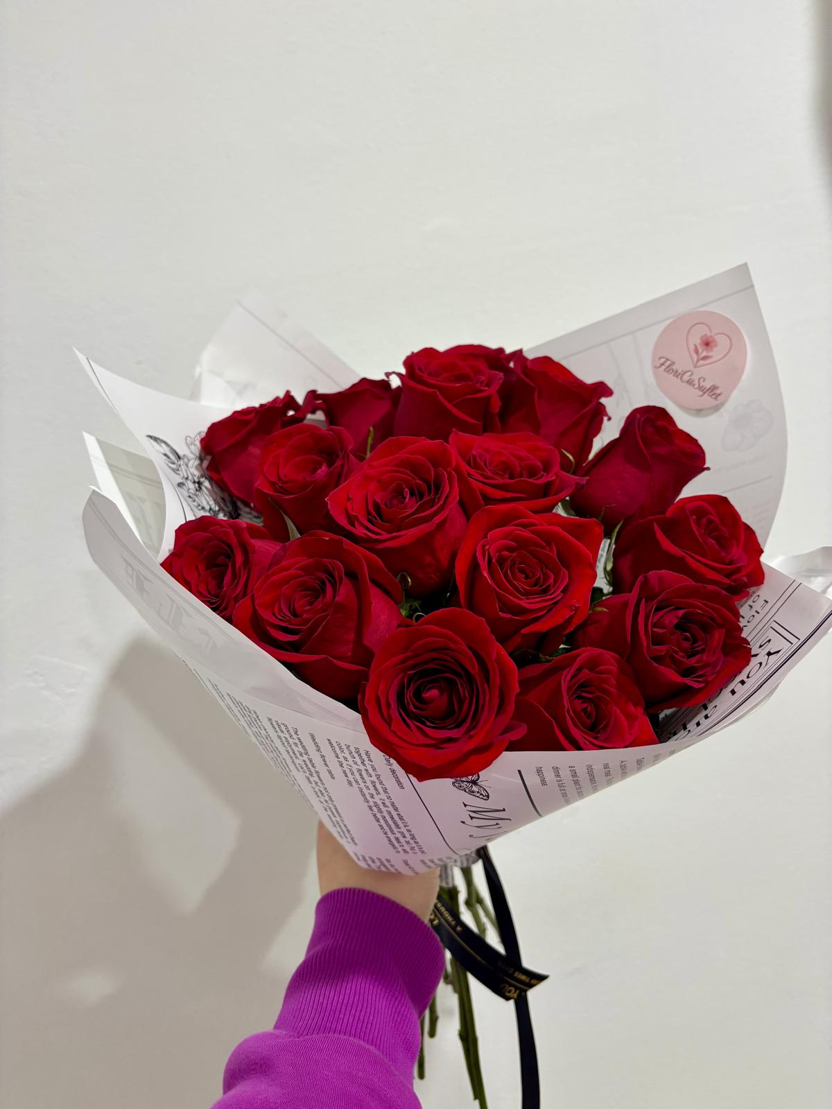Buchet premium 15 trandafiri roșii - 200 RON